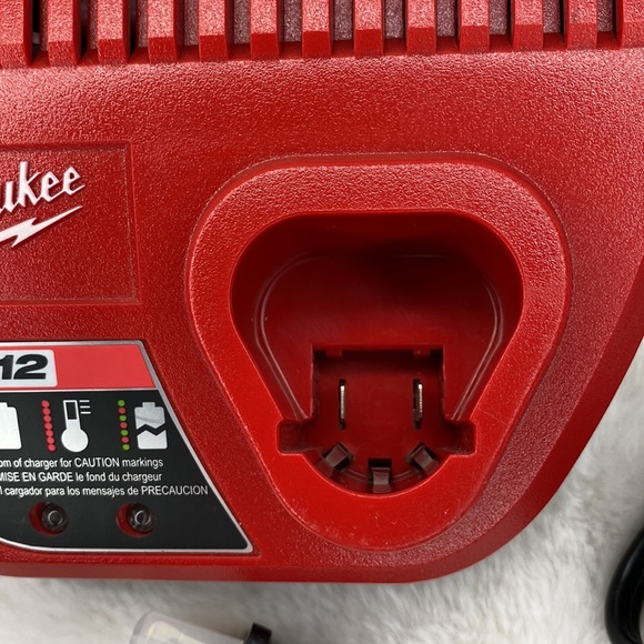 Milwaukee M12 12- Volt Lithium-Ion Battery Charger - Picture 3 of 11